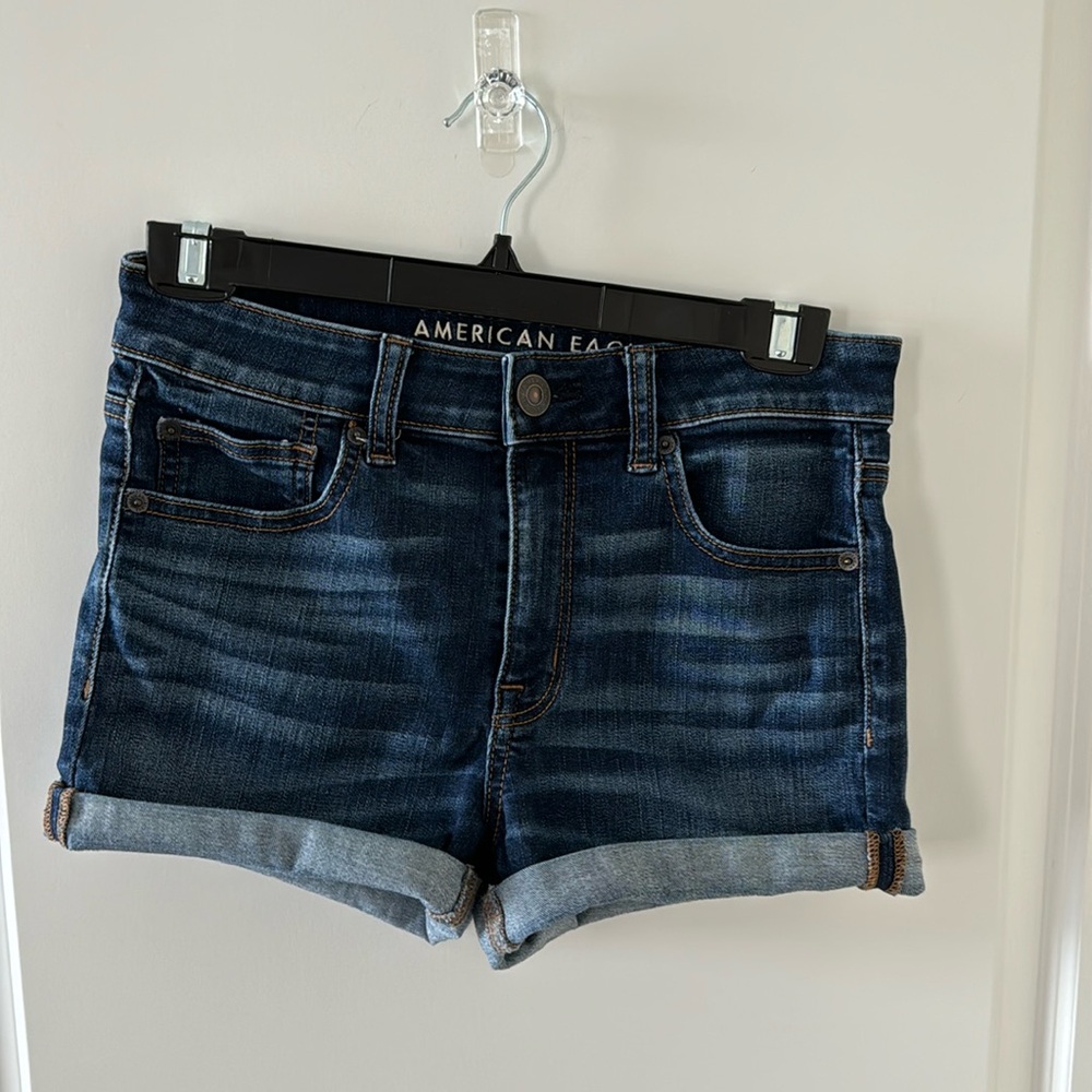 American Eagle Size 6 dark wash Hi-Rise Shortie